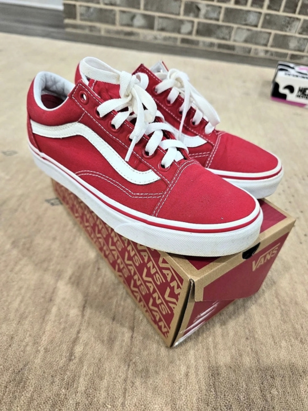Vans Old Skool Red & White Sneakers US 6.0 / 7.5
